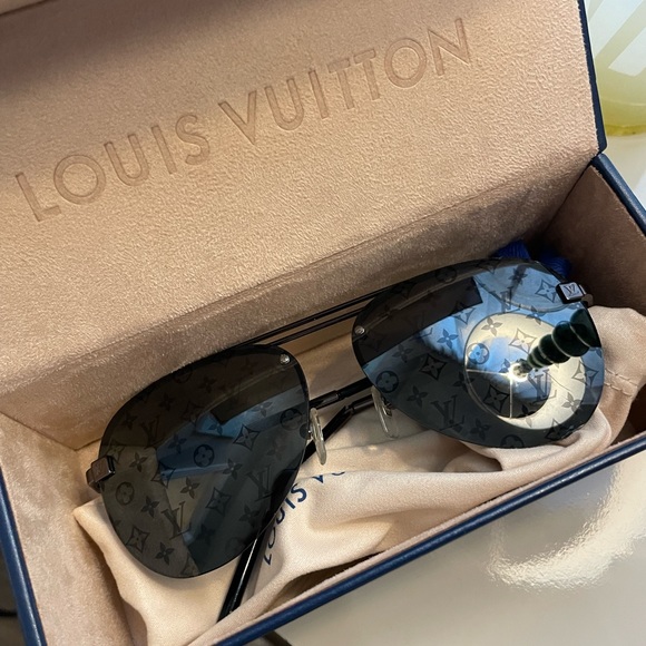 Louis Vuitton black ‘clockwise’ Aviator Sunglasses Unisex - Picture 1 of 8